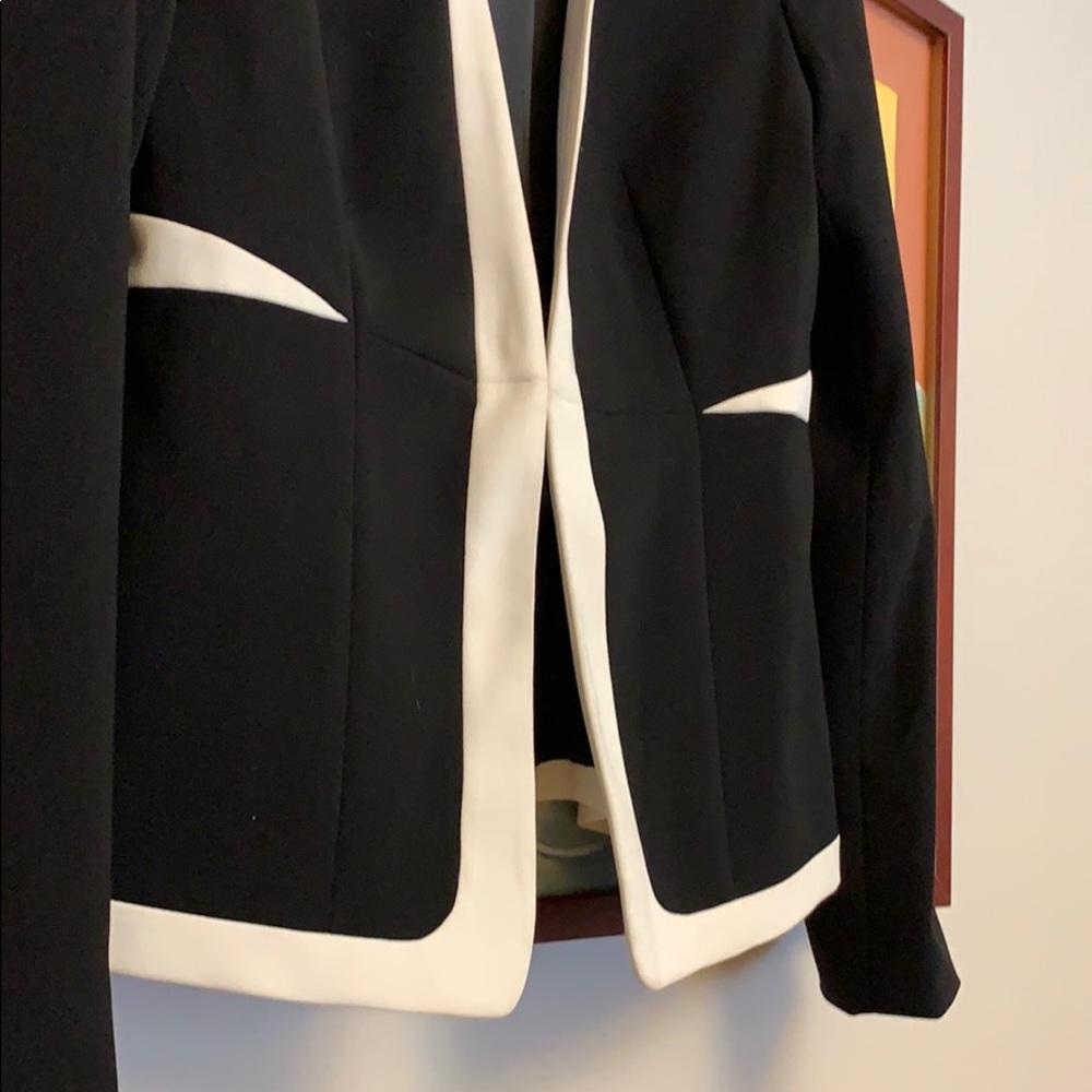❌SOLD❌ Ivanka Trump black & off white blazer Sz 4 - Picture 2 of 5